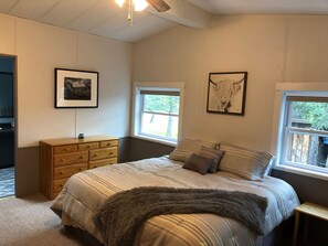 4 bedrooms, WiFi, bed sheets