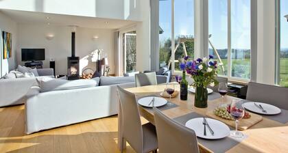 3 bedroom accommodation in Cricket St Thomas, near Chard