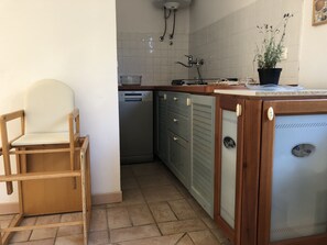 Fridge, stovetop, dishwasher, coffee/tea maker - Restful place 750 m from the Roman Arena (Pula)