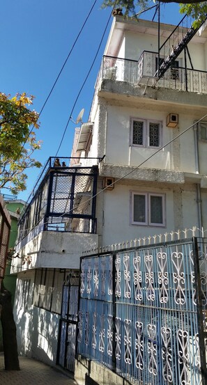 Exterior - Escape the summer heat in the queen of hills at a fantastic property. (Shimla)