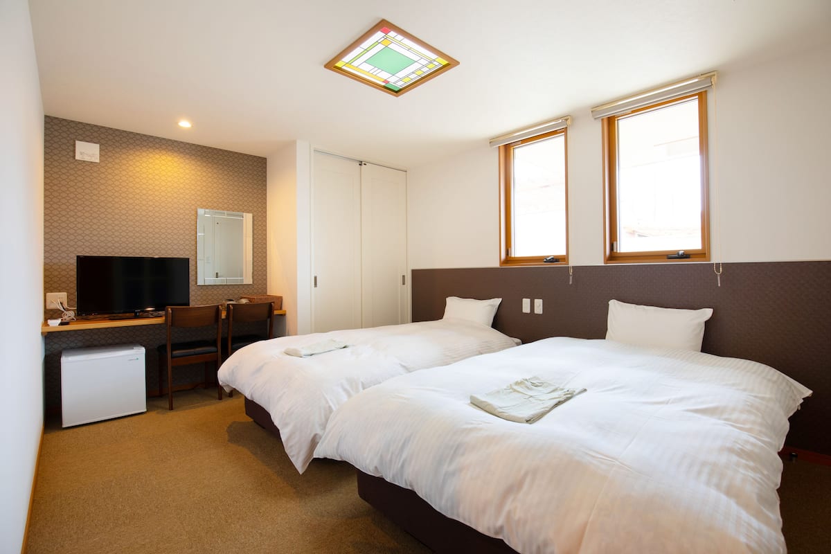 Superior Twin Room | Desk, laptop workspace, free WiFi, bed sheets