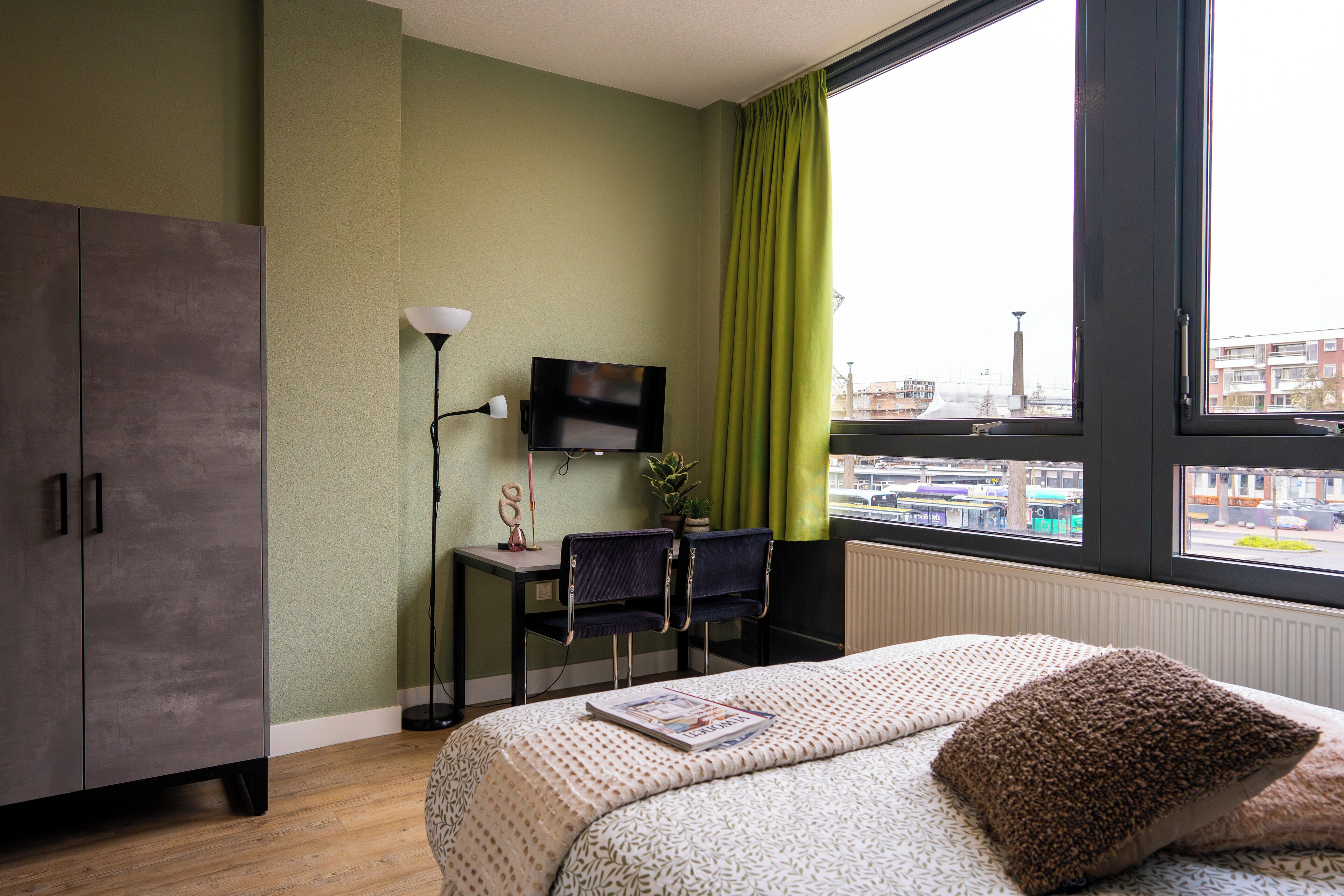 Studio | Living area | Flat-screen TV