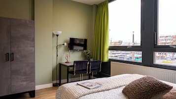 Studio | Living area | Flat-screen TV