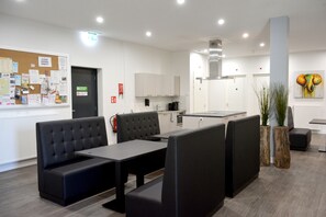 Chambre Simple, salle de bains commune | Cuisine partagée