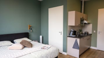 Studio | Bureau, espace de travail pour ordinateur portable