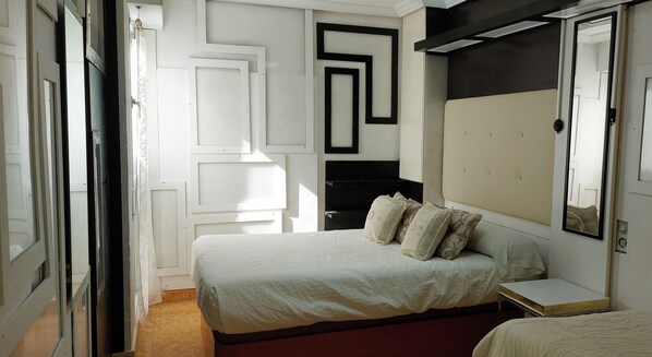 2 bedrooms, iron/ironing board, free WiFi, bed sheets