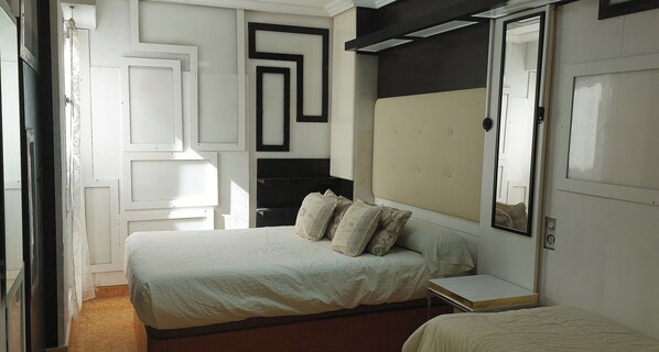 2 bedrooms, iron/ironing board, free WiFi, bed sheets