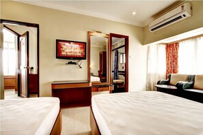 Habitación familiar | Tabla de planchar con plancha, wifi gratis, ropa de cama