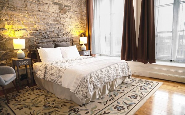 3 bedrooms, iron/ironing board, internet, bed sheets