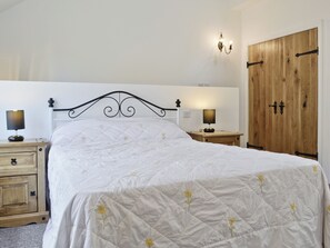 1 bedroom, bed sheets