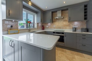 Fridge, microwave, dishwasher, highchair - One Lazy Duck, Heacham, Norfolk (Heacham)