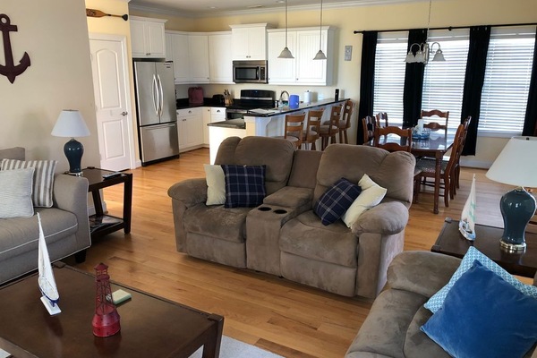 Televisión de pantalla plana, reproductor de DVD, mesa de ping pong