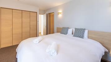 Nhà (Private Vacation) | 3 phòng ngủ, bàn, truy cập Internet không dây miễn phí, bộ trải giường