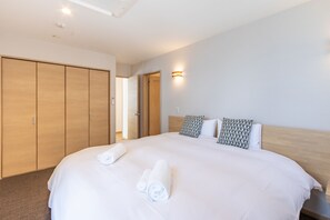 3 habitaciones, escritorio, wifi gratis y ropa de cama