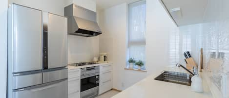 Private Vacation Home | Private kitchen | Fridge, microwave, oven, stovetop