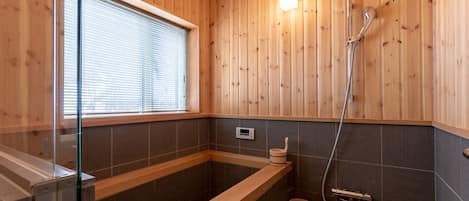 Casa (Private Vacation) | Tina profunda