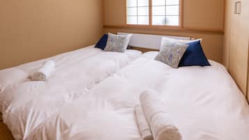 Private Vacation Home | 3 bedrooms, desk, free WiFi, bed sheets