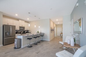 Fridge, microwave, oven, stovetop - (AN4975) Storey Lake Home 5/4 Private Pool & Free Waterpark (Kissimmee)