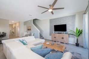 TV - (AN4975) Storey Lake Home 5/4 Private Pool & Free Waterpark (Kissimmee)