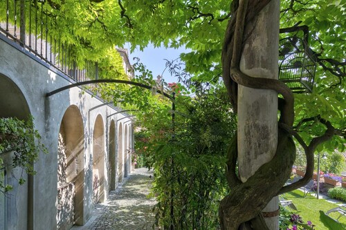 Luisa's Smile, at the XVI century house near the castle