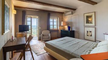 3 slaapkamers, een bureau, een strijkplank/strijkijzer, wifi