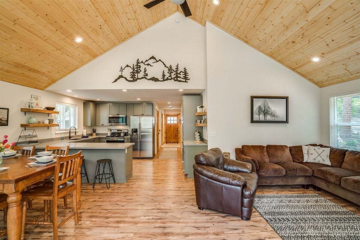 TV, fireplace, Netflix, DVD player