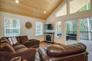 TV, peis, Netflix og DVD-spiller