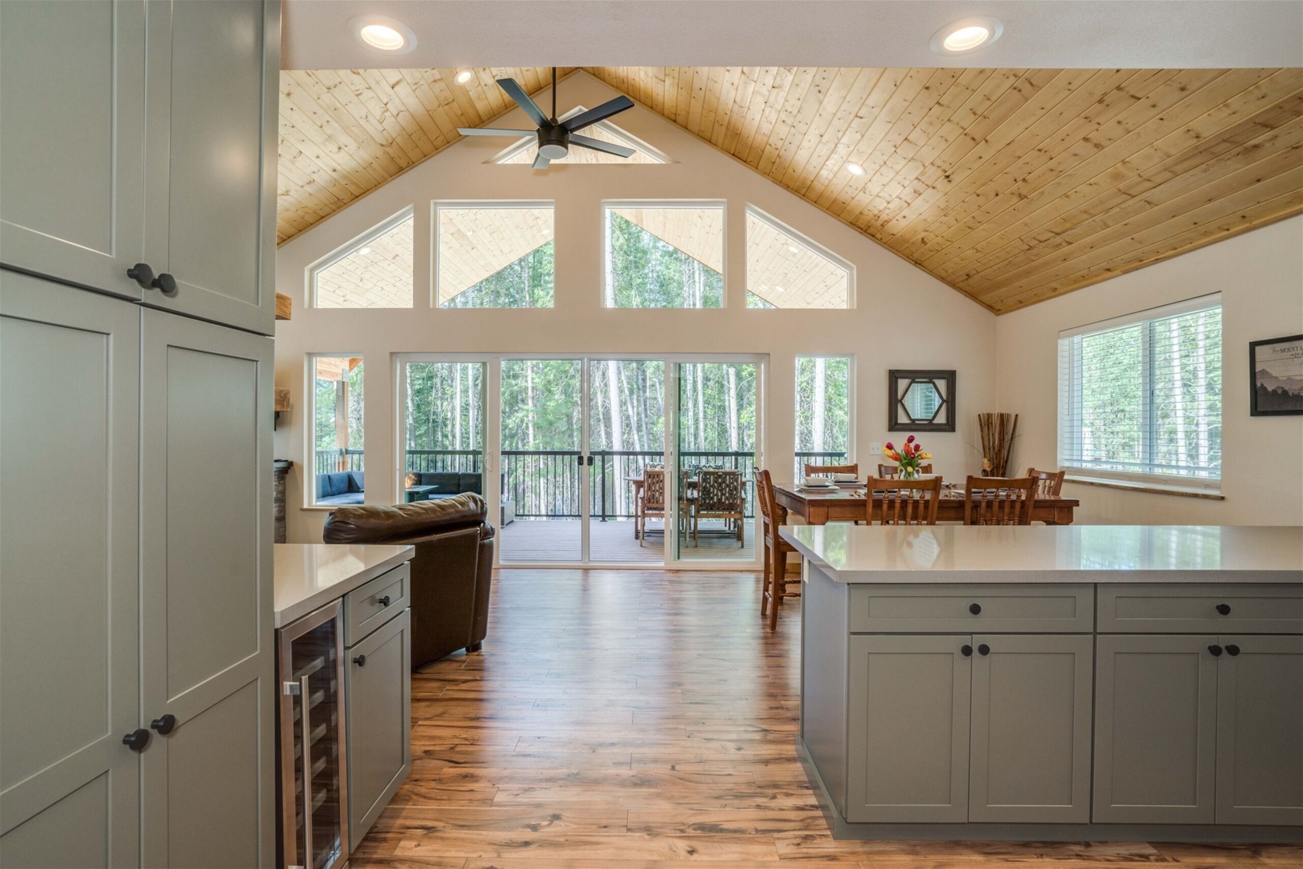 المنشأة من الداخل