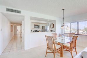 Dining - Lands End Building 5 Unit 301 Spectacular Views of the Beach ~ Lushly landscaped and Security Gate (Treasure Island)