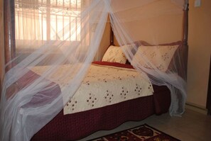 Schreibtisch, schallisolierte Zimmer, kostenloses WLAN, Bettwäsche