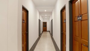 A long, narrow hallway with wooden doors on both sides, each marked with a number. - Sky Motel Kalaw (Kalaw)