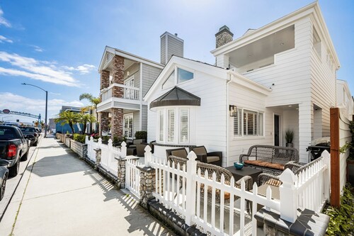 One house from the sand,  situated between Newport and Balboa Piers.
