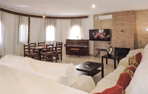 Interior - Stunning home in Miami-Platja with WiFi (Miami-Platja)