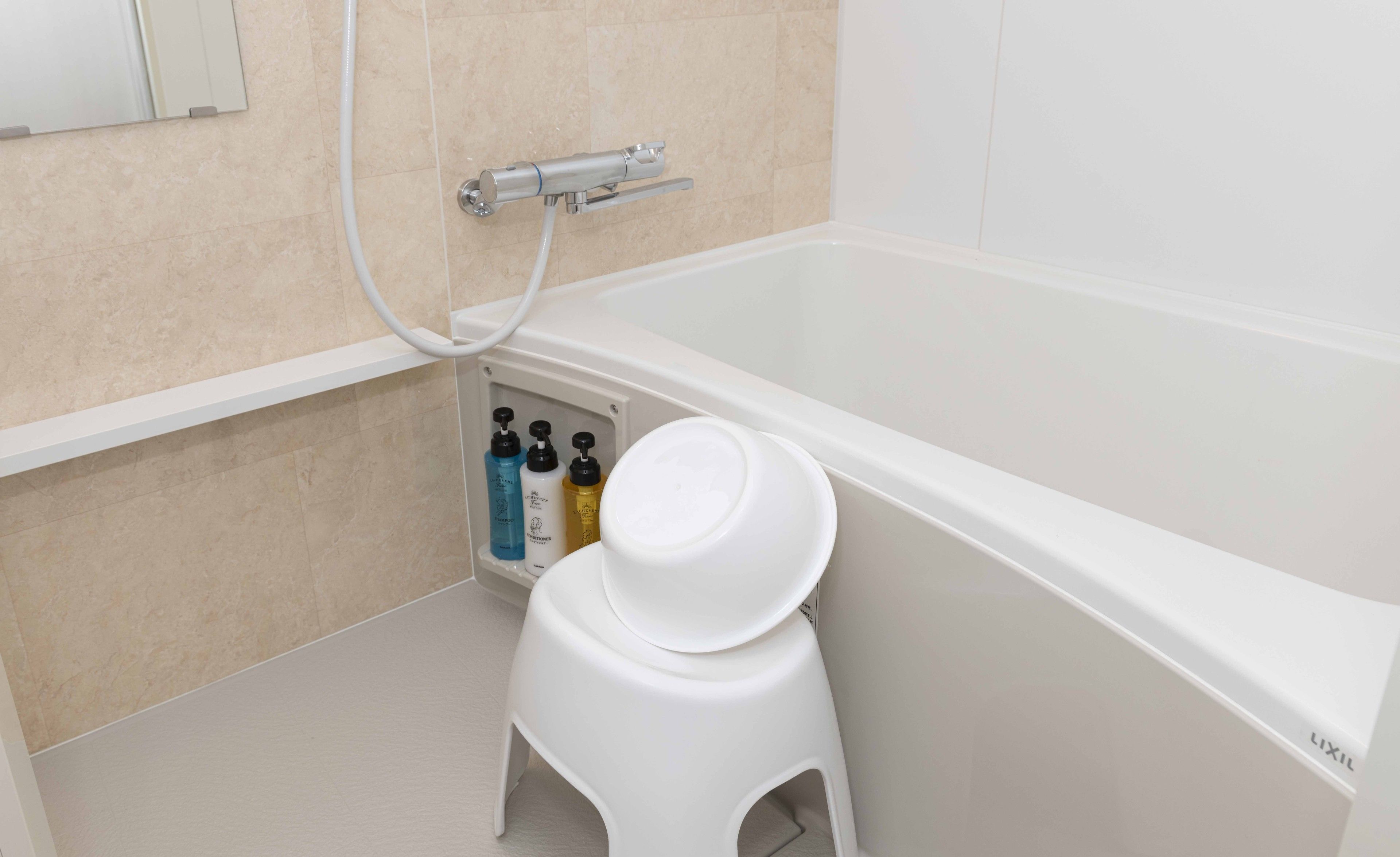 combined shower/bathtub, free toiletries, hair dryer, slippers