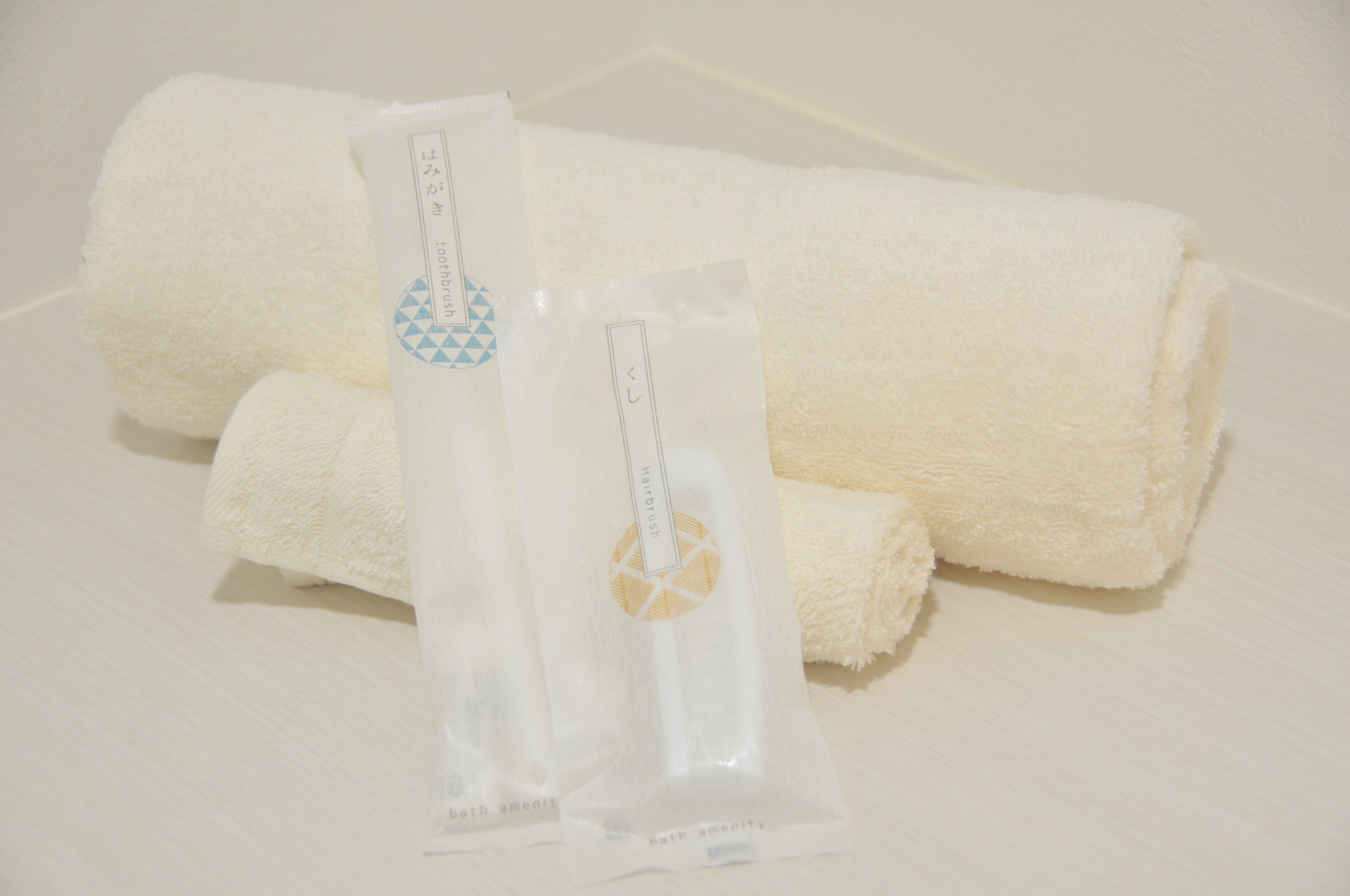 combined shower/bathtub, free toiletries, hair dryer, slippers