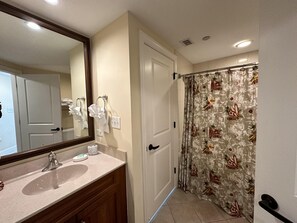 Towels - MVG 704 3 BEDROOM 3 BATH OCEANFRONT CORNER (North Myrtle Beach)