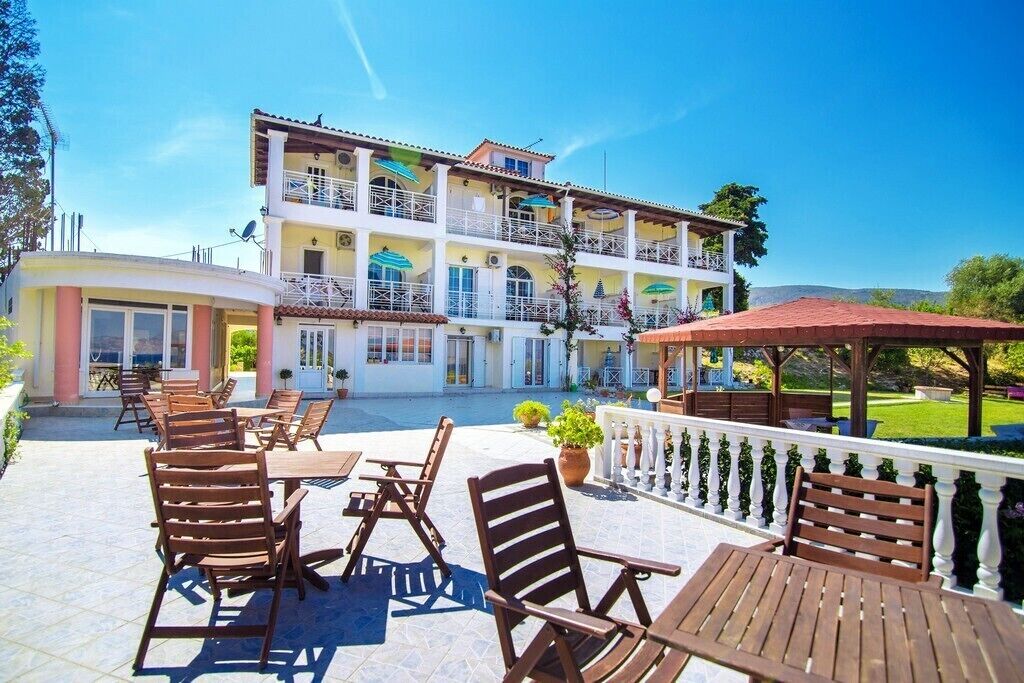 屋外ダイニングエリア