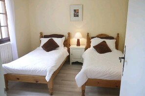 Room, 2 Bedrooms, Garden View | Individually decorated, individually furnished, free cots/infant beds - Le Coze (Saint-Martial-de-Nabirat)