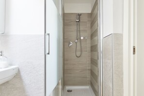 Junior Suite | Bathroom shower
