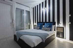 Suite Deluxe, Terraza | Ropa de cama de alta calidad, edredón y minibar 