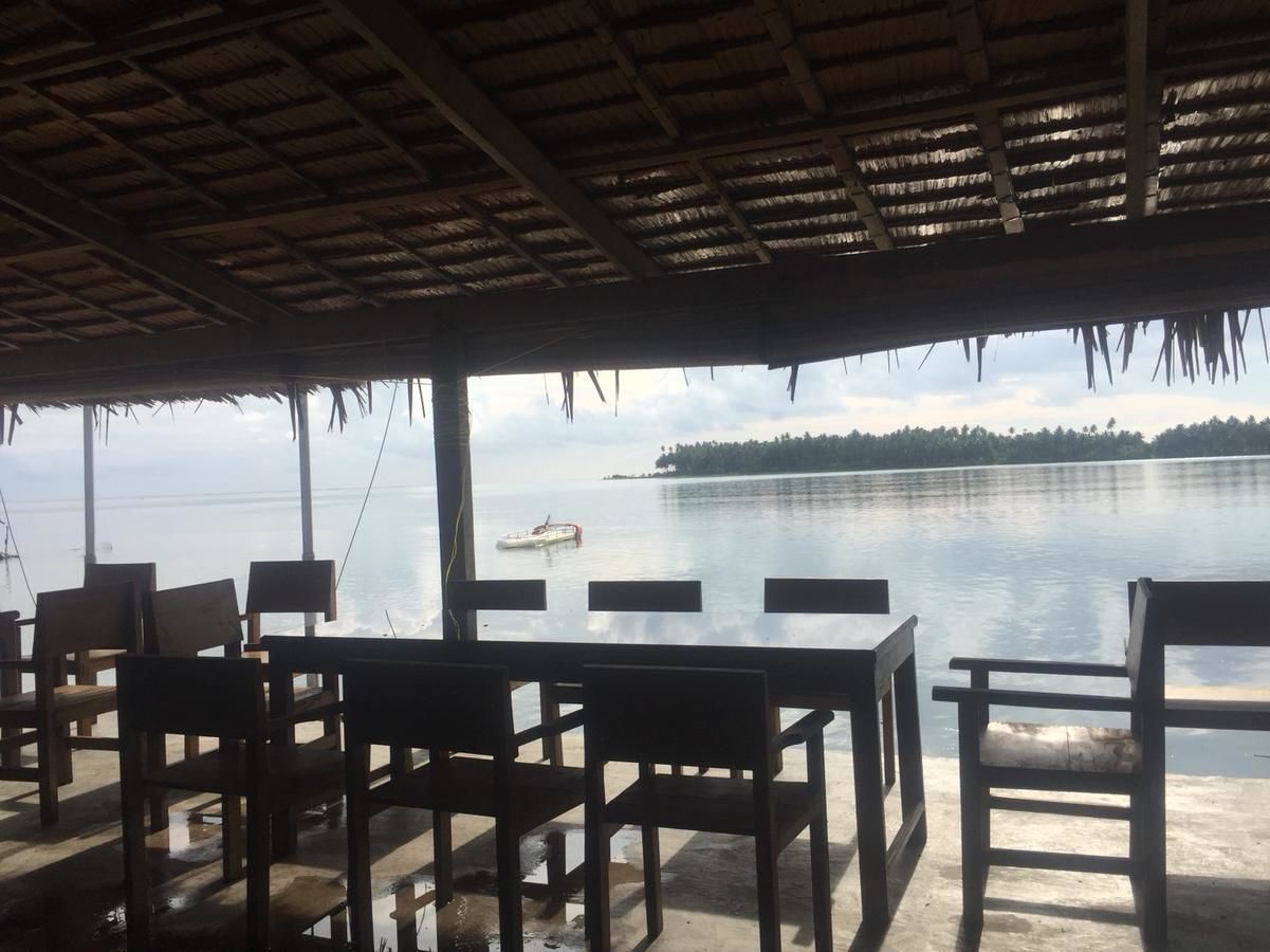 Breakfast, lunch and dinner served