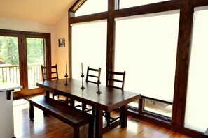 Dining - The Summit - 3 bedroom 2.5 bathroom home - walk to town (Estes Park)