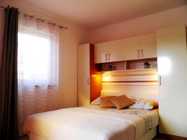 Comfort Studio | Iron/ironing board, free WiFi, bed sheets - Apartments Lea (Malinska-Dubasnica)