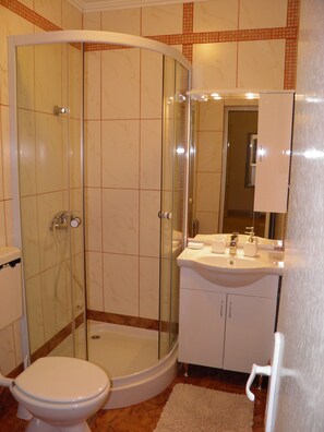 Comfort Studio | Bathroom