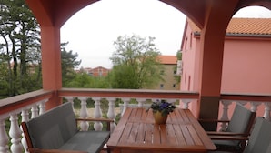 Apartemen Standar, teras | Balkon