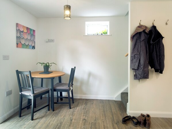 Dining - 1 bedroom accommodation in Wainfleet, near Skegness (Wainfleet, near Skegness)