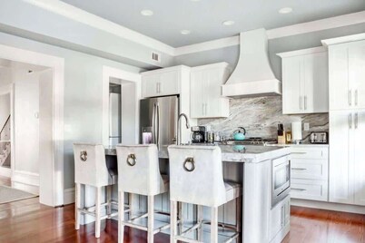 Gordon Street Suites: 2BR Suite A
