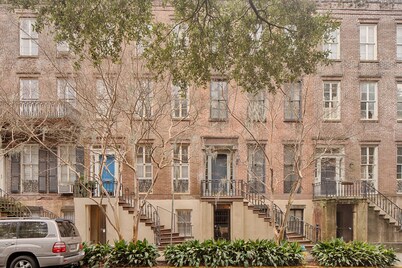 WEEKNIGHT DISCOUNT! Historic 1850s Townhouse looks over Chatham Square!
