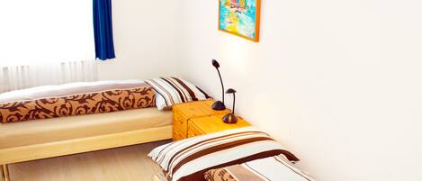 2 bedrooms, iron/ironing board, WiFi, bed sheets