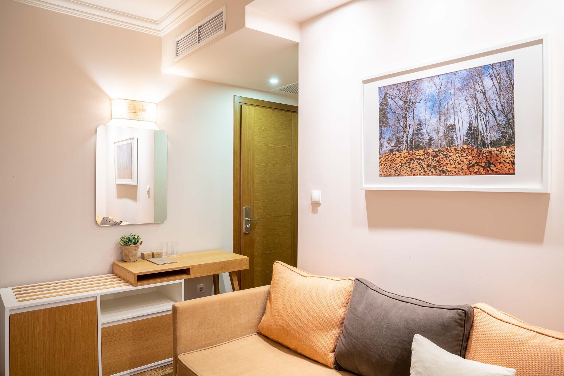 superior double room | 1 bedroom, premium bedding, in-room safe, desk